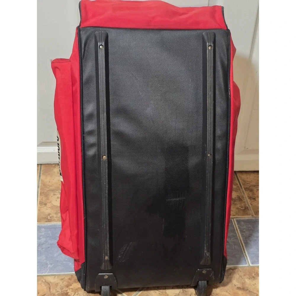 Vintage Marlboro‎ Unlimited XL Rolling Duffle Bag 36